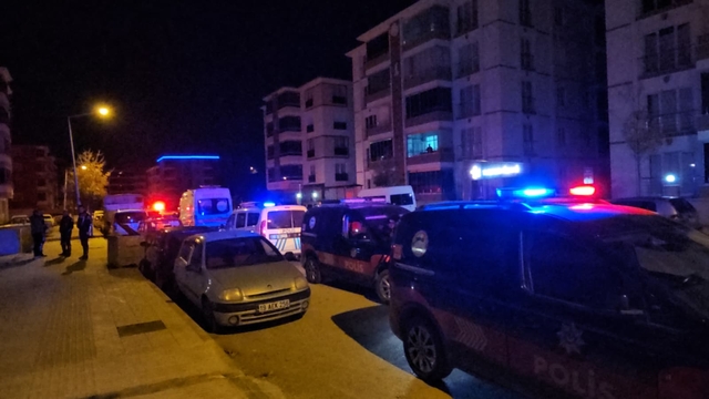 Çorum'da tartıştığı kişilerden kaçarken silahla vurulan genç yaralandı