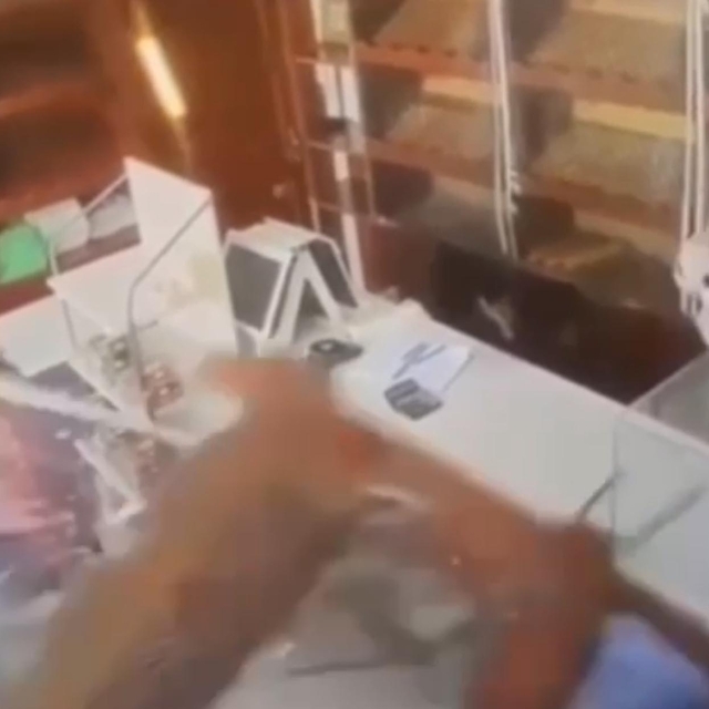 Edirne'de otomobilin fırına daldığı kaza kamerada