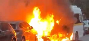 Öğrenci servis minibüsünde çıkan yangın, otomobile sıçradı