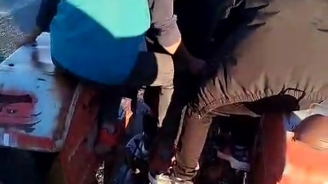 Seyahat ettiği traktörün devrildiği kazayı görüntüledi