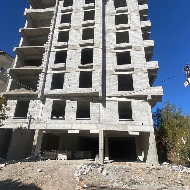 İnşaatta saçak çöktü: 1 ölü, 1 yaralı