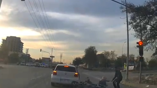 Adana'da motosiklet kazaları kamerada