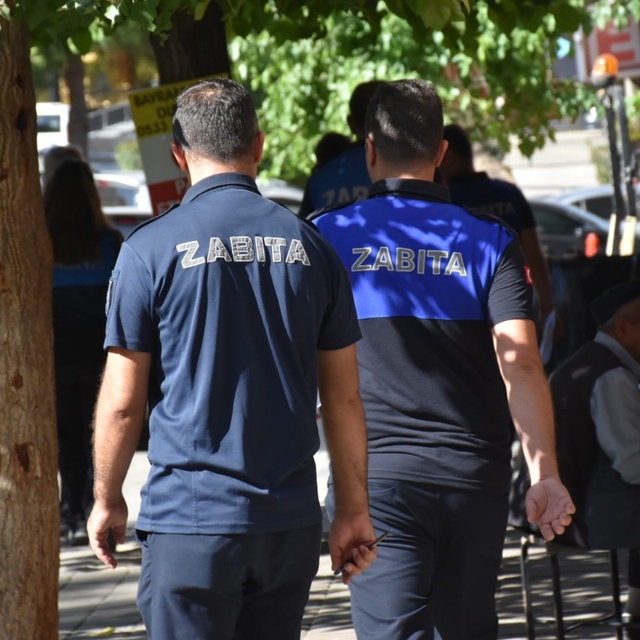 Siirt'te kaldırımları işgal eden 15 işletmeye para cezası