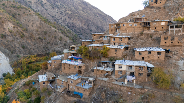 Bitlis'teki taş evler, sonbahar manzarasıyla fotoğraf tutkunlarını ağırlıyor