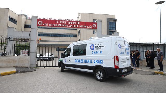 Antalya'da bıçaklı saldırıya uğrayan kişi hayatını kaybetti