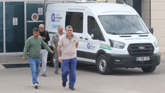 Cinayetin ardından elindeki kanı çimlere silmiş (2)