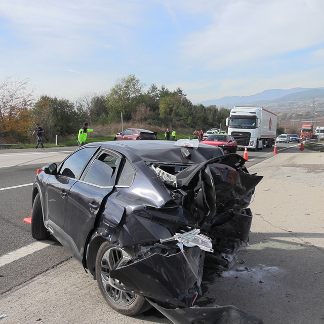 Otoyolda cip, otomobile çarptı: 1 ölü, 4 yaralı