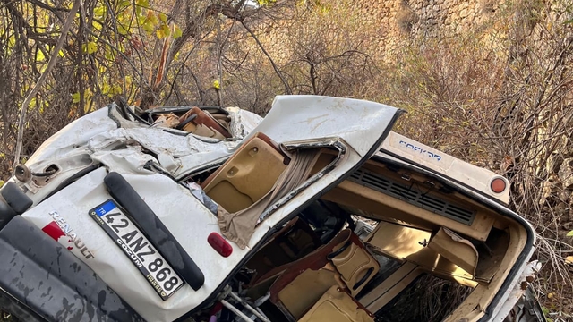 Konya'da uçuruma devrilen servisteki 13 öğrenci ve sürücü yaralandı