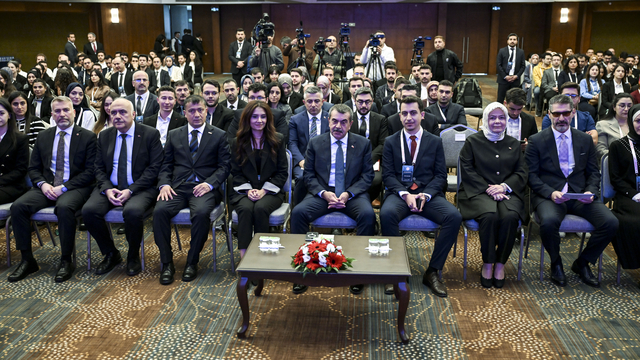 Bakan Tekin, "2024 YLSY Bursiyerleri Vizyon ve Farkındalık Eğitimi Programı"nda konuştu: