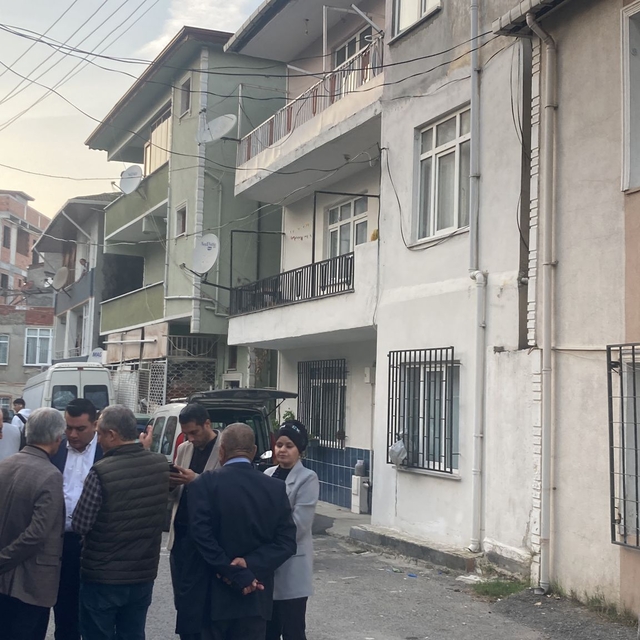 Darıca ilçesinde 2 binanın kolonları çatladı vatandaşlar evlerini tahliye e...