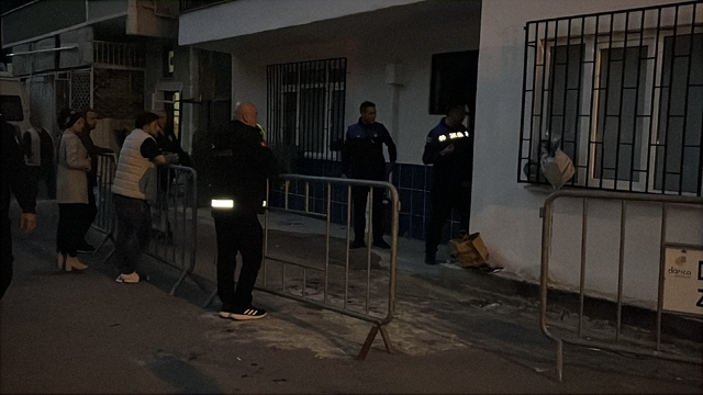 Darıca ilçesinde 2 binanın kolonları çatladı vatandaşlar evlerini tahliye etti (2)