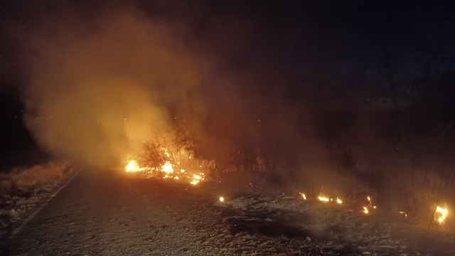Tunceli'de otluk alanda çıkan yangın söndürüldü