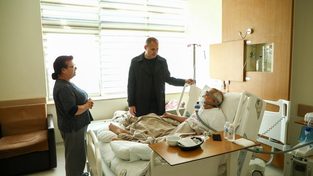 Kırklareli Belediye Başkanı Bulut, tedavi gören hastaları ziyaret etti