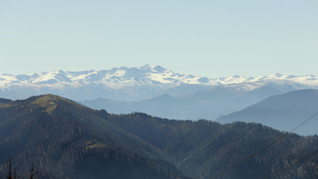 Karadeniz'de doğa şöleni; zirvelerde kar, eteklerde sonbahar