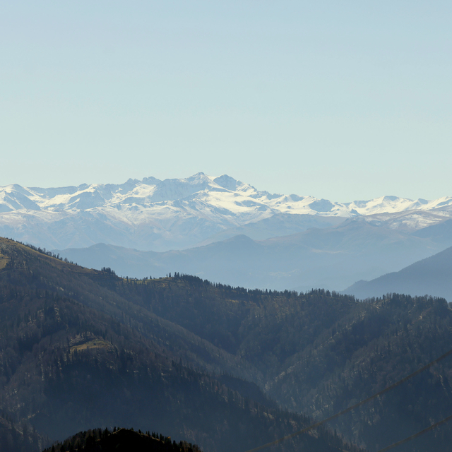 Karadeniz'de doğa şöleni; zirvelerde kar, eteklerde sonbahar