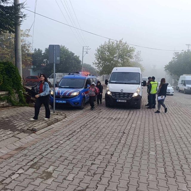 Balıkesir'de okul servisleri denetlendi