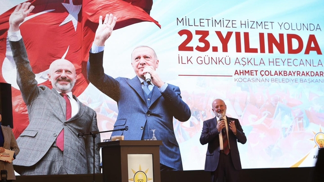 Başkan Çolakbayrakdar, AK Parti Kocasinan İlçe Teşkilatı mensuplarıyla bir araya geldi