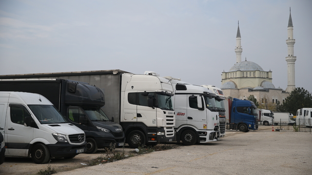 Kapıkule'deki tır kuyruğu sorunu Valiliğin "gurbetçi otoparkı"nı açmasıyla çözüldü