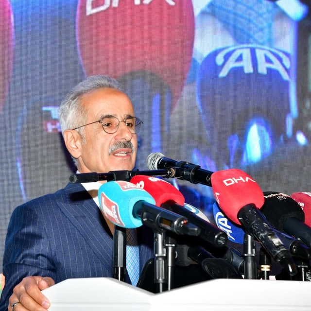 Bakan Uraloğlu: Ulaştırma ve haberleşmede dünya ölçeğinde projelere imza at...