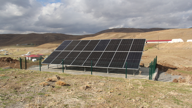 Karlıova'da köylerde güneş enerji sistemi kuruldu