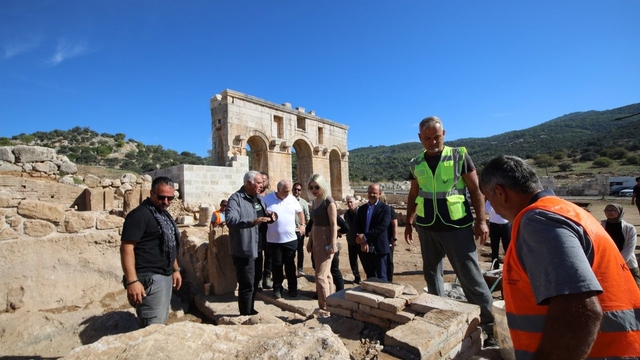 Rektör Özkan, Patara Antik Kenti'ni ziyaret etti