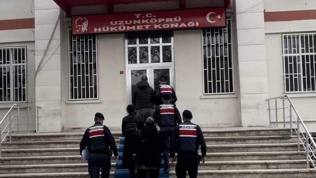 Yurt dışına kaçmak isterken yakalanan 3 FETÖ şüphelisi tutuklandı