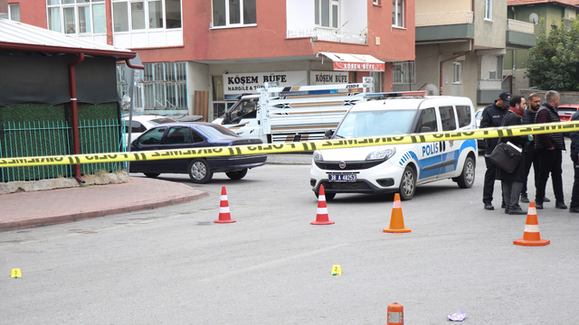 Adliyeden çıkan husumetlisi yerine kazara başka birini tüfekle yaraladı