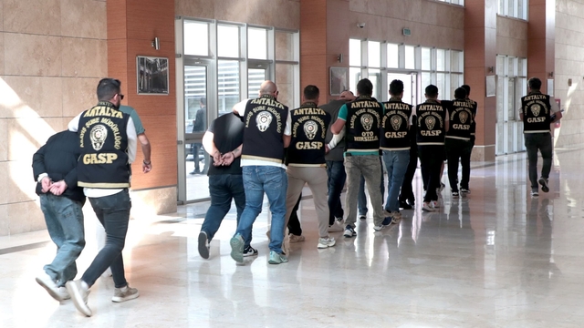 Antalya'da iş yerine yapılan saldırıya ilişkin yakalanan 10 şüpheli tutuklandı