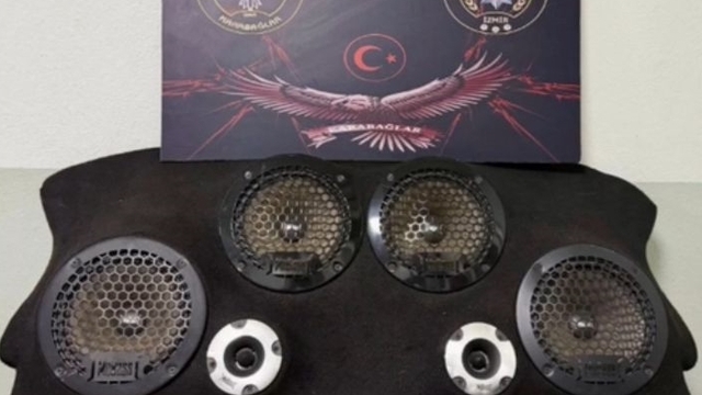 İzmir'de otomobilden hırsızlık yapan biri firari hükümlü 2 kişi yakalandı