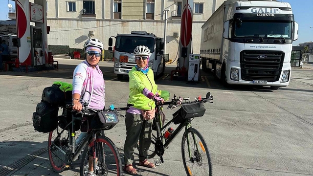 Meme kanseri farkındalığı için bisikletle Türkiye turuna çıktılar