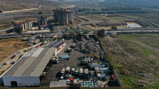 İzmir'de kentsel dönüşüm mağdurlarından proje sahasına çöp depolanmasına tepki