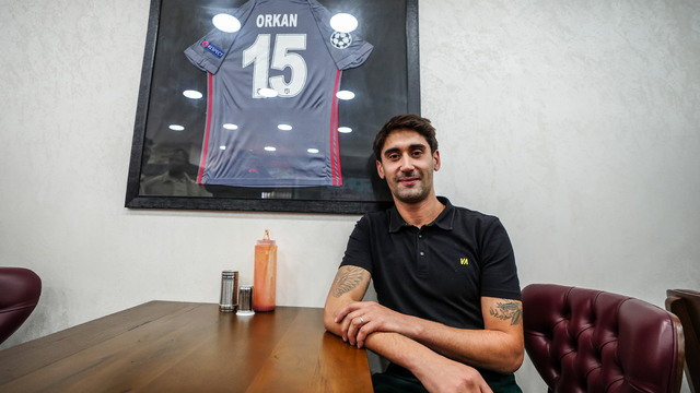 Bir dönem Şampiyonlar Ligi'nde forma giyen Orkan Çınar, şimdi Bursa'da döner kesiyor