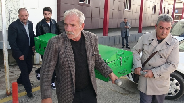 Cezaevinden izinli çıkan husumetlisi tarafından öldürülen kadın, toprağa verildi