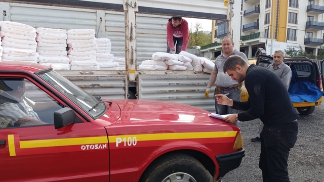 Eynesil'de çiftçilere tarım kireci tedarik edildi