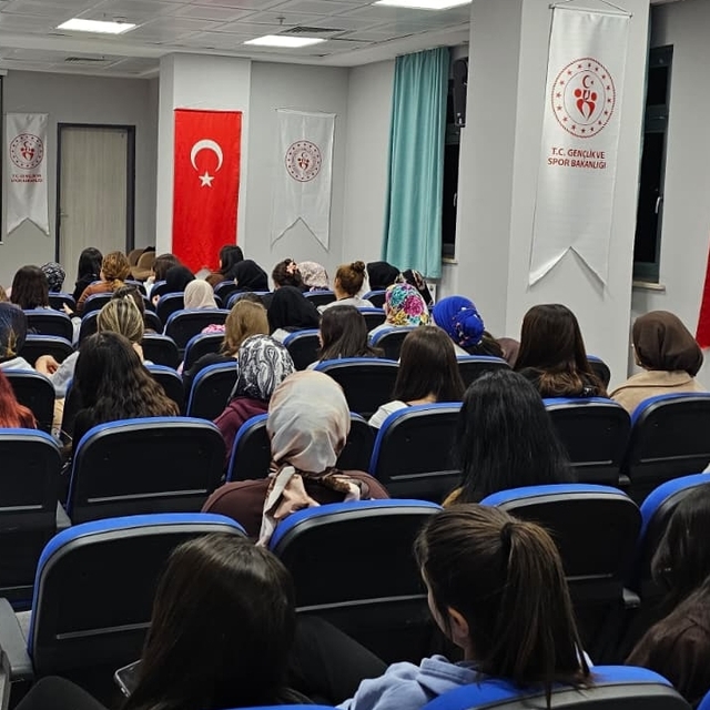 Gümüşhacıköy'de  "Aile İçi İletişim" konulu konferans düzenlendi