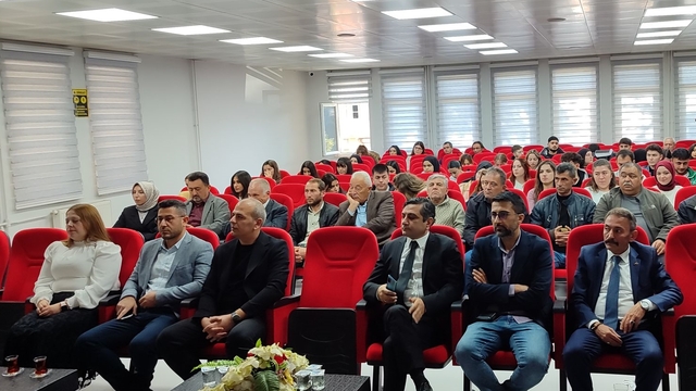 Gümüşhacıköy'de "Dijital Kamu Hizmetleri" konulu kütüphane buluşması gerçekleştirildi