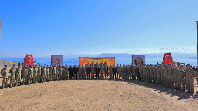 Bitlis'te "Türkiye Yüzyılı Mehmetçik Hatıra Ormanı"nda 950 fidan dikildi