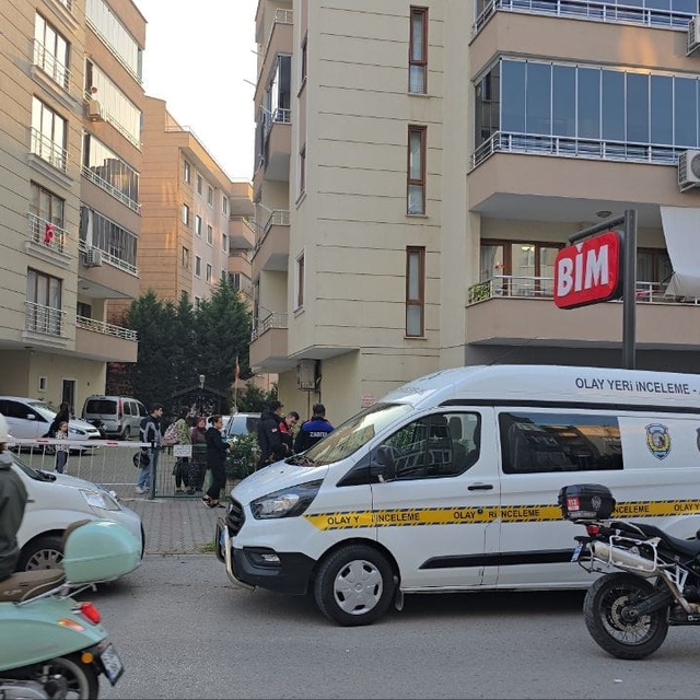 Bursa'da eski eşi tarafından bıçakla ağır yaralanan kadın hastaneye kaldırı...