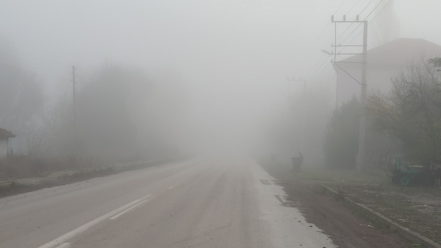 Tokat'ın Yeşilyurt ilçesinde sis etkili oluyor
