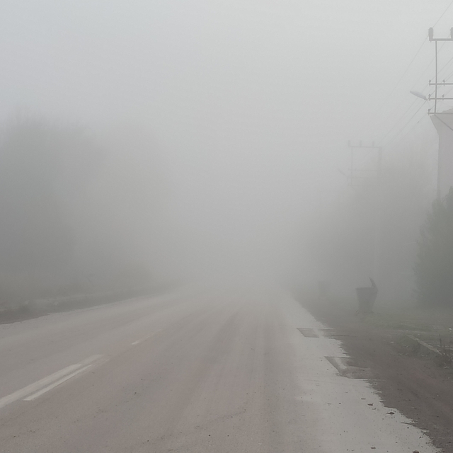 Tokat'ın Yeşilyurt ilçesinde sis etkili oluyor