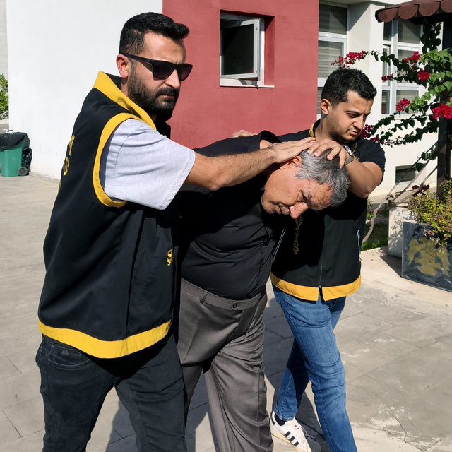 Otomobilin lastiği patlayınca yakalanan cinayet şüphelisi, susma hakkını ku...