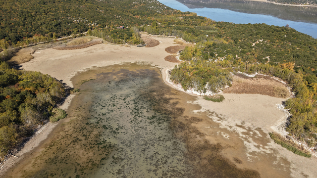 Suyu 300 metre çekilen Kovada Gölü'nün 'milli park' özelliği tehlikede