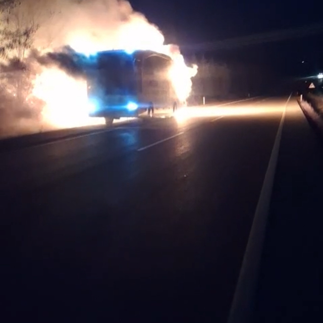 Karabük'te seyir halindeki yolcu otobüsü yandı
