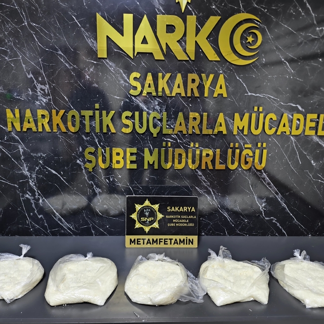 Otomobilinde 5 kilo metamfetamin ele geçirilen emekli polis, gözaltına alın...