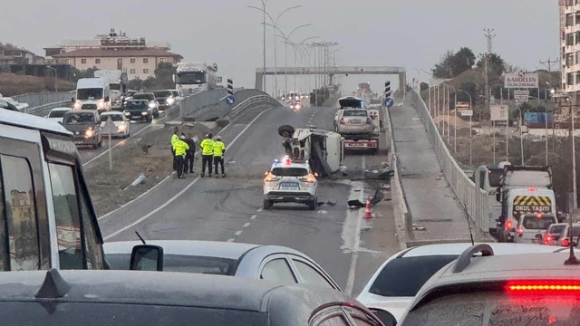 Hatay'da minibüs ile otomobil çarpıştı: 11 yaralı