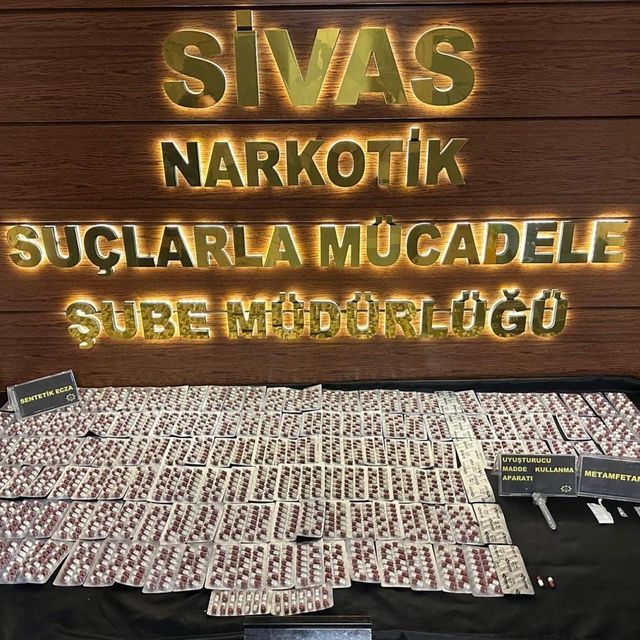 Sivas'ta uyuşturucu operasyonunda yakalanan 4 zanlıdan biri tutuklandı