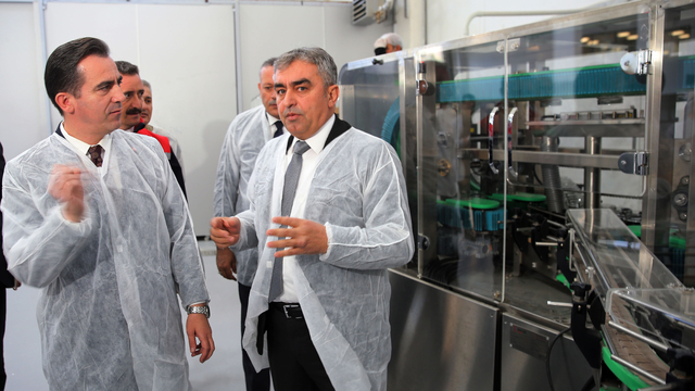 Bitlis Valisi Karakaya, bal dolum ve paketleme tesisini inceledi