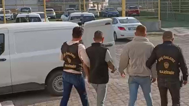 İzmir'de uyuşturucu operasyonu: 2 gözaltı