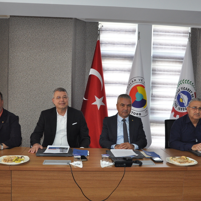 Silifke'de siyasiler ve sivil toplum kuruluşları ilçenin il yapılması taleb...