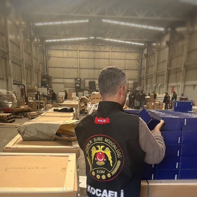 Kocaeli'de 38 bin 208 taklit araç parçası ele geçirildi